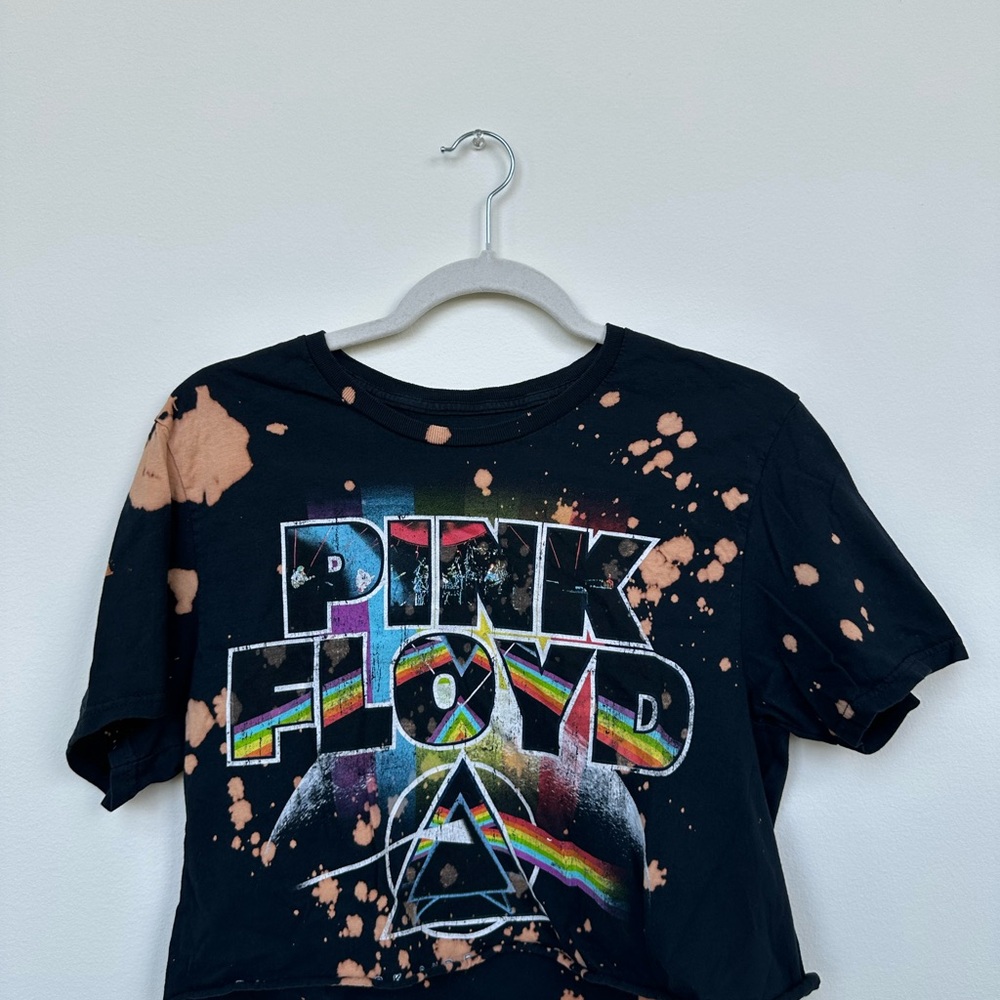Pink Floyd Women's Black and Tan Short Sleeve Crop Tee